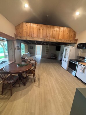Unclassified image, 5 of 21, button - Cozy cottage on its own peninsula (Sandy Creek)