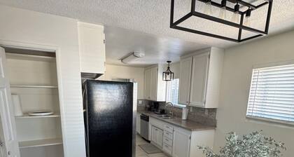 Stylish 3BR Home, Workspaces, Fast WiFi & Near China Lake NWS