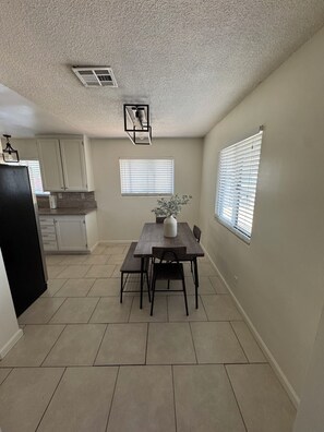 Dining - Stylish 3BR Home, Workspaces, Fast WiFi & Near China Lake NWS (Ridgecrest)