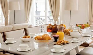 Dining - A PERFECT COMBINATION OF CLASSIC PARISIAN ELEGANCE WITH CONTEMPORARY COMFORT (Paris)