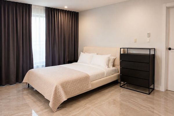Deluxe Apartment, 2 Bedrooms | Blackout curtains, soundproofing, free WiFi, bed sheets