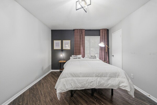 Houston 2br Apartment Sleeps 6 - Stafford, TX