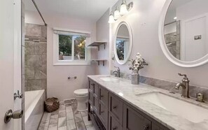 Bathroom - 3-bedroom house close to EAA with AC and large FENCED back yard. (Oshkosh)