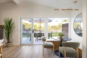 Dining - The Horizon by Coastline Vacation Rentals (San Diego)