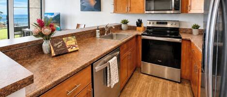 Coffee/tea maker, fridge, microwave, oven
