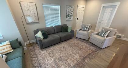 Charming 3BR/1BA Burley home w/ full yard, near park, shops & Snake River