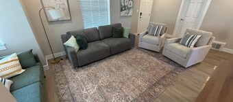 Charming 3BR/1BA Burley home w/ full yard, near park, shops & Snake River