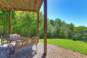 Outdoor dining - Mtn Views & Game Room! Blue Ridge Mtns Gem (Morganton)