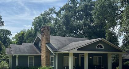Charming 3BR cottage, that borders the grounds of Historic Linden.