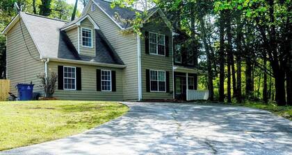 Nice 4BR Retreat Sleeps 10