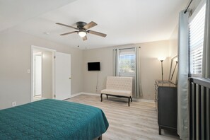 Room - Private Pool, Patio! Spacious Home in Decatur (Decatur)