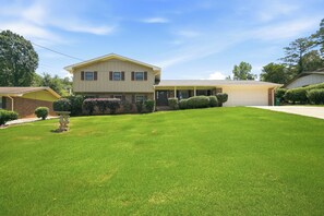 Exterior - Private Pool, Patio! Spacious Home in Decatur (Decatur)