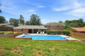 Pool - Private Pool, Patio! Spacious Home in Decatur (Decatur)