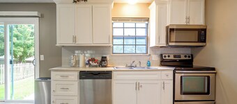 Walkable Overland Park Townhome w/ Patio