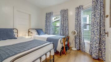 3 bedrooms, internet, bed sheets