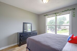 A bedroom with a bed, dresser, and window with a view of the outside. - 11 Mi to Overland Park: Olathe Mid-Term Stay (Olathe)