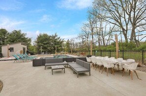 Outdoor dining - 5,000 SqFt Country Retreat: Sleeps the Whole Family, Pool & Spa (Mohnton)