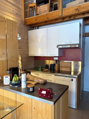 Private kitchen - Vrbo Property (Châtel)