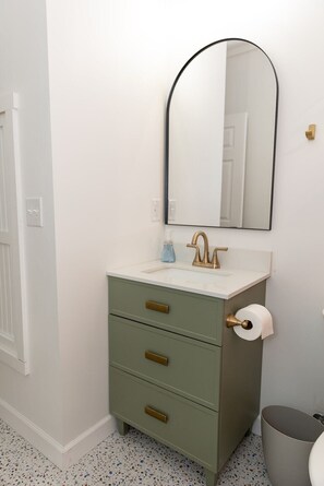 Bathroom - Sweet Stay right on Highland's Town Square (Highland)