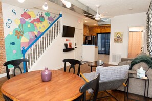 Dining - Sweet Stay right on Highland's Town Square (Highland)