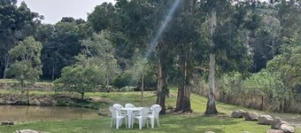 Cabin in the middle of the woods for couples and/or up to two children. Rural accommodation.