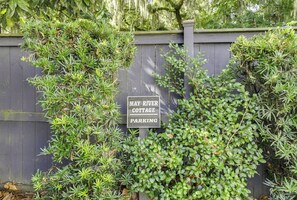 A sign indicating May River Cottage Parking.