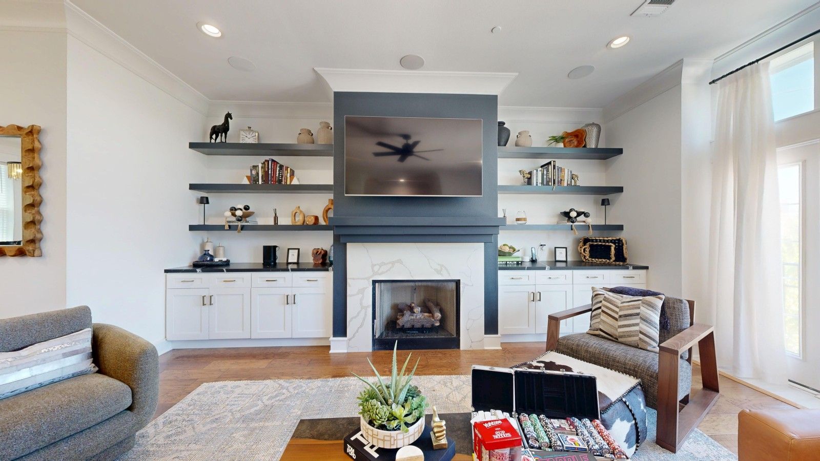 TV, fireplace