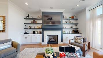 TV, fireplace
