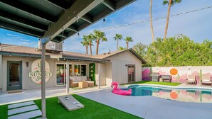 A modern house with a swimming pool, a pink flamingo float, and a patio area. - 6 bdrm 5bath in Old Town with Casita, Game Room, and Pool. Two Kitchens!  (Scottsdale)