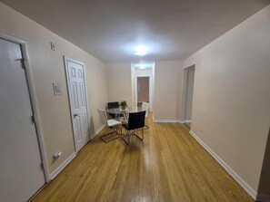 Dining - Cozy 2-Bedroom Condo in Skokie Near Chicago & Old Orchard (Skokie)