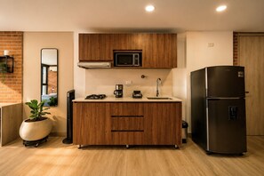 Private kitchen - Cozy 1-bedroom super well located in Medellin with AC fast WiFi (Medellin)