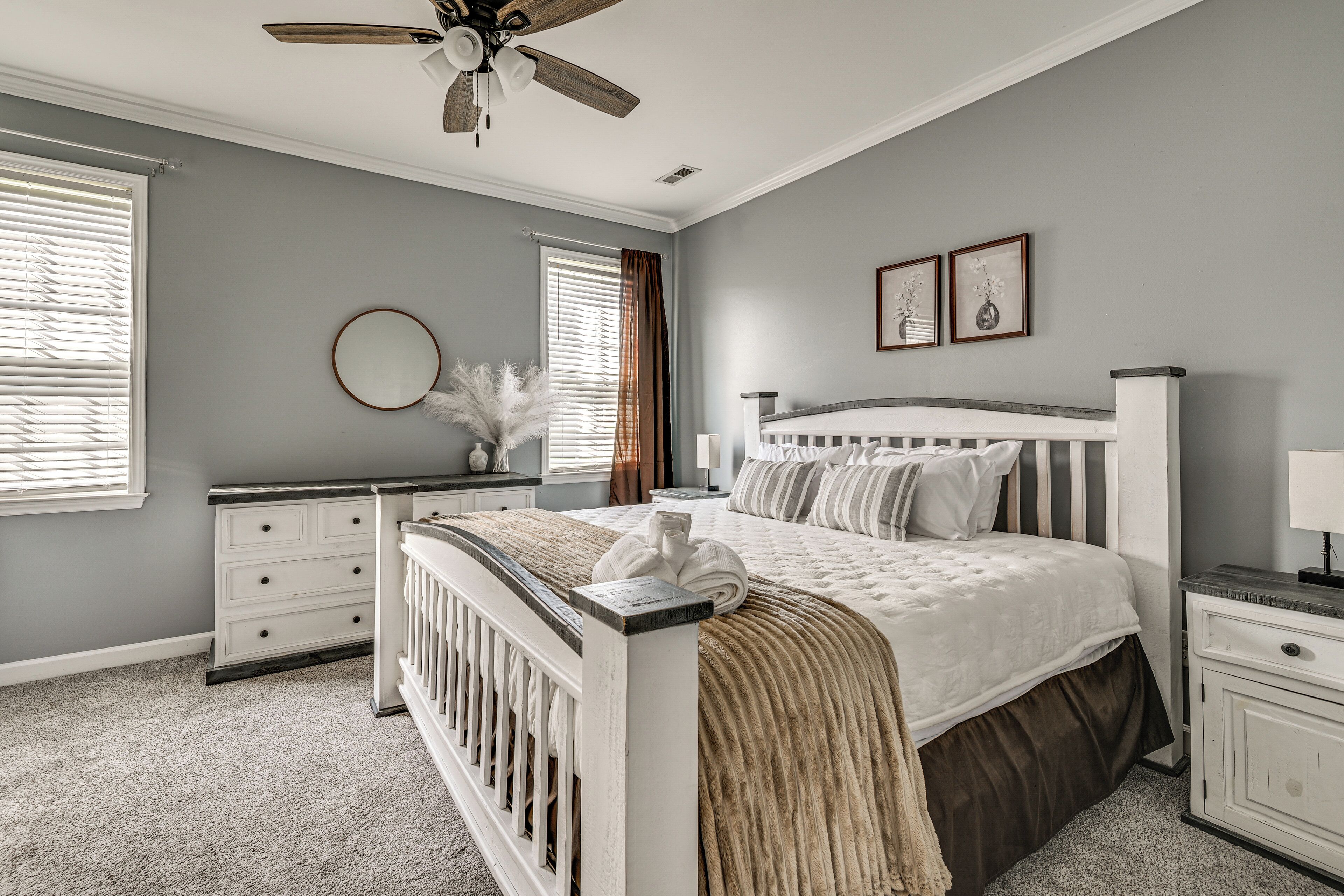 3 bedrooms, iron/ironing board, internet, bed sheets