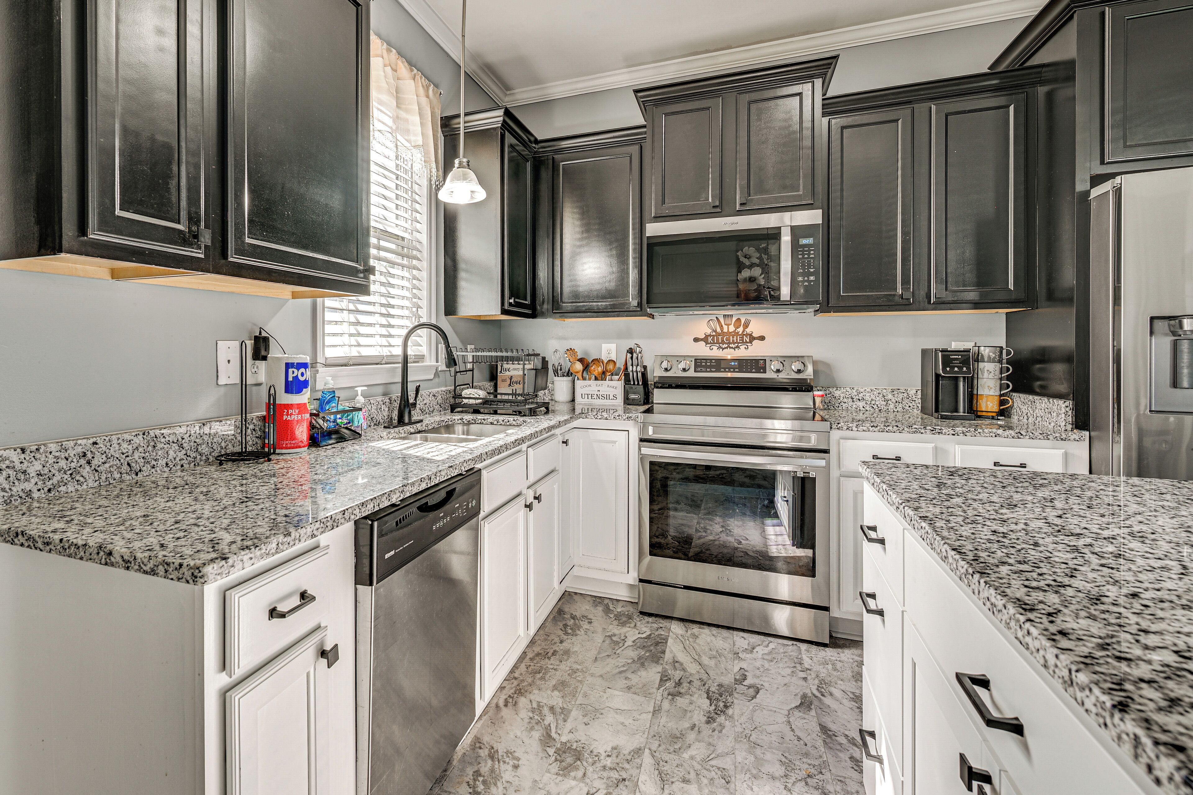 Coffee/tea maker, fridge, microwave, stovetop