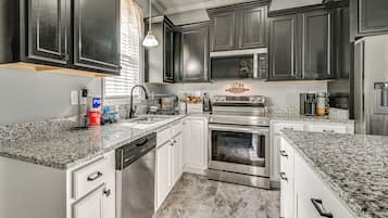 Coffee/tea maker, fridge, microwave, stovetop