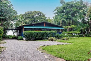 Exterior - Oceanfront Open-Air Bungalow on Ballena Beach (Uvita)