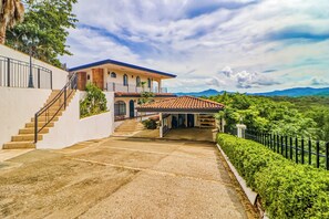 Exterior - Walk to Flamingo Beach: 2-Unit Base w/ Ocean Views (Flamingo Beach)
