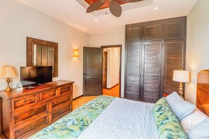 Room - Walk to Flamingo Beach: 2-Unit Base w/ Ocean Views (Flamingo Beach)