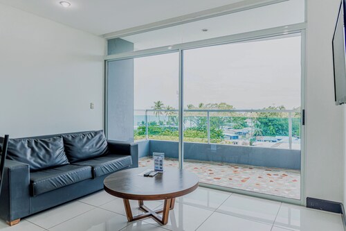 Ocean-View Stay, El Roble Marina & Pool Access