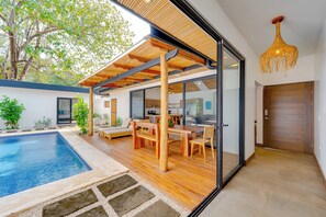 Dining - Pool, Walkable Location! Luxe Tamarindo 4BR Home (Tamarindo)