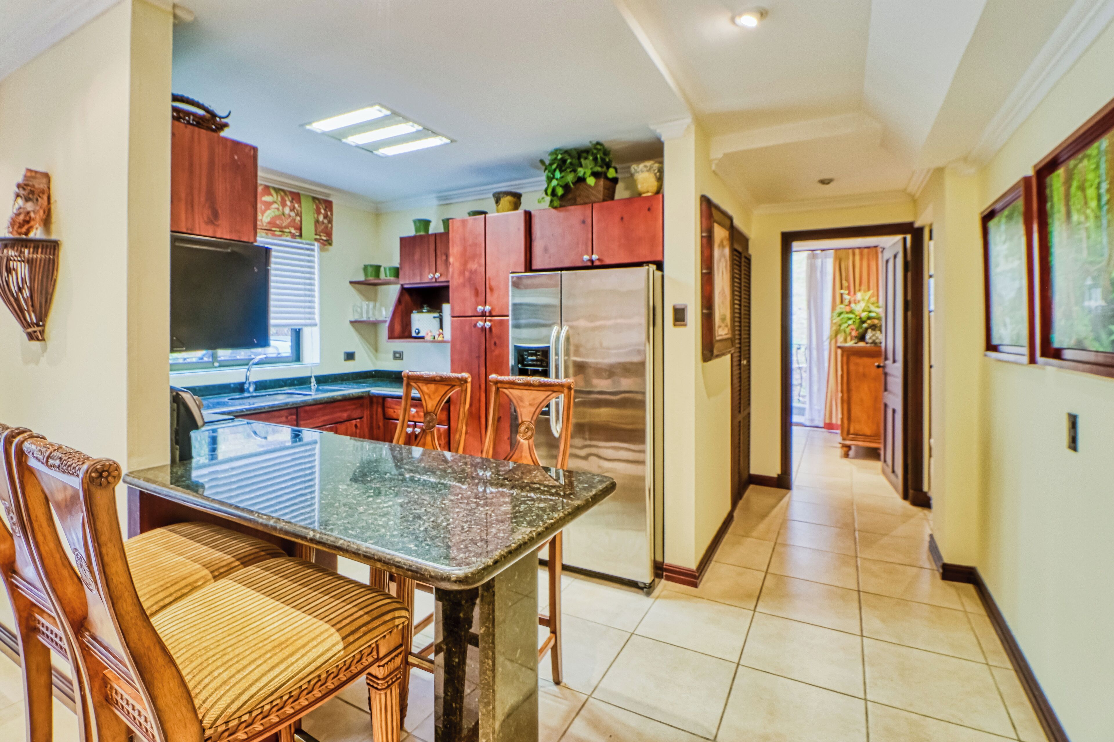 Coffee/tea maker, fridge, microwave, stovetop