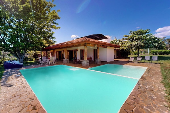Pool - Mtn-View Farmhouse w/ Pool in Atenas (Atenas)