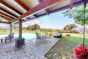 Outdoor dining - Mtn-View Farmhouse w/ Pool in Atenas (Atenas)