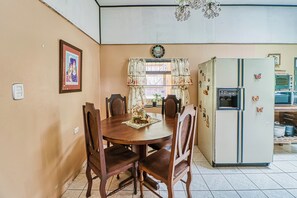 Dining - Dog-Friendly, Secluded, Game Room: Dota Mountain (Dota)