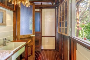 Bathroom - 'Casita Ballenato' w/ Beach Access & Ocean View (Uvita)
