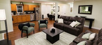 The KC Garden Retreat- 10 Mins to Everything!