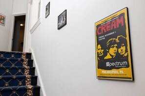 A poster for a concert event on a wall. - Spruce Villa - 1st Floor Grand King 1BR (Philadelphia)