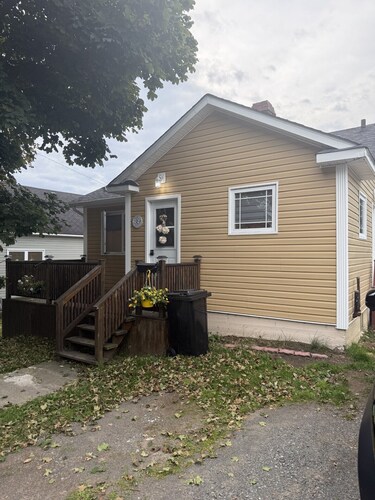 Grand Falls-Windsor Gem | King Bed + Movie Room