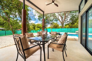Outdoor dining - Brasilito Family Villa: Pool, Walk to Beach (Brasilito)