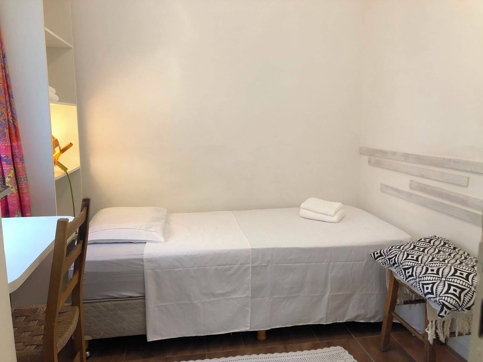 1 slaapkamer, een bureau, gratis wifi, beddengoed