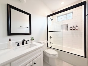 Bathroom - Modern 4BR Home • 5 Min Downtown & Fair Park (Dallas)